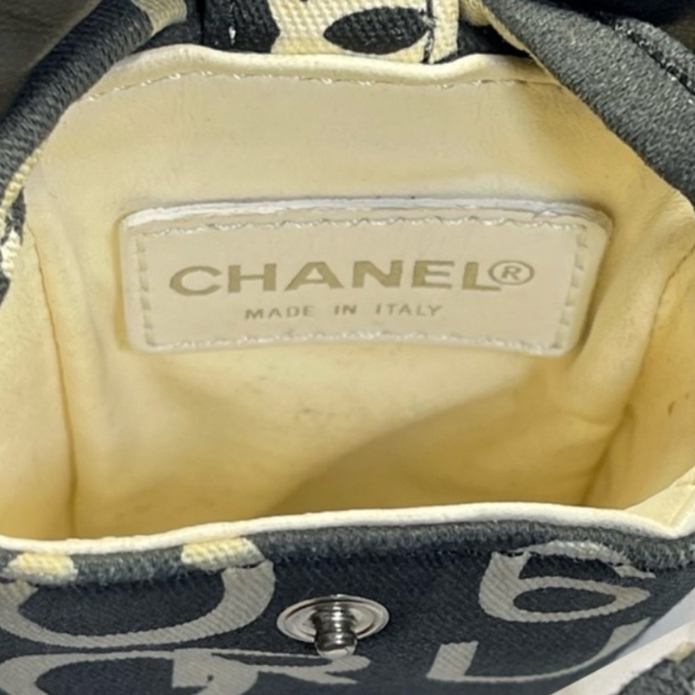 Chanel Rue Cambon Bag made for people on holiday aka vacation great tiny bag - Picture 3 of 4